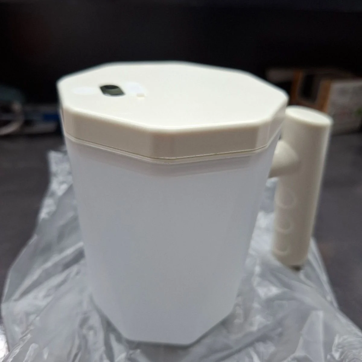 Automatic Coffee Mixing Mug – Self Stirring Cup with Digital Display – photo 5